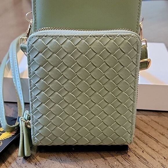Mint green crossbody bag 3 separate compartments NWT 💚🤍 - Picture 2 of 11